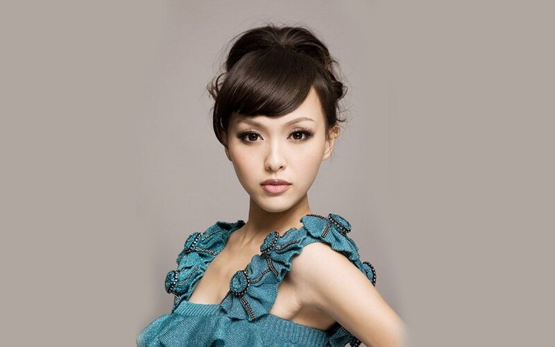 woman in teal dress