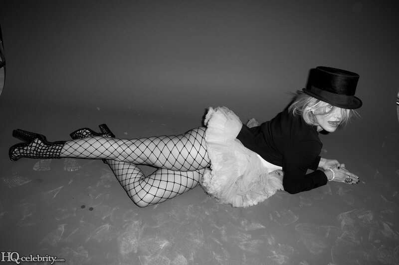 Woman in Top Hat Lying — Black