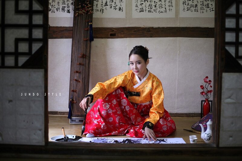 Woman in traditional Korean dress