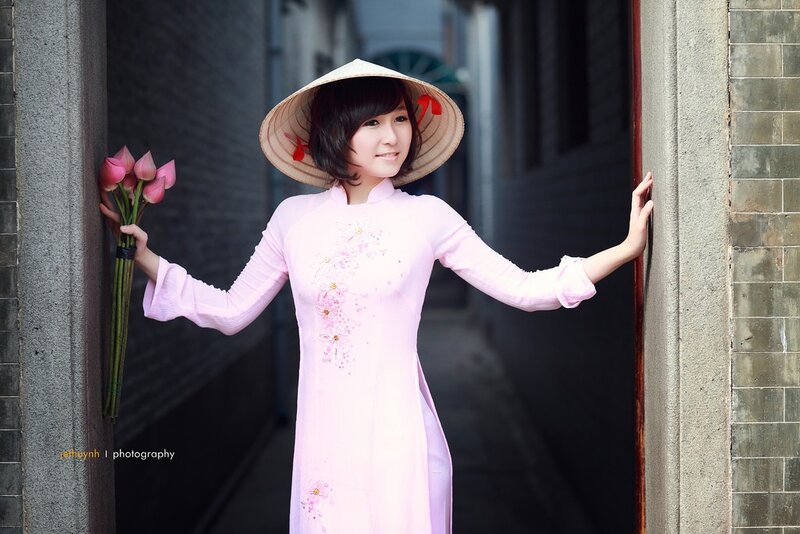 Woman in traditional Vietnamese dress