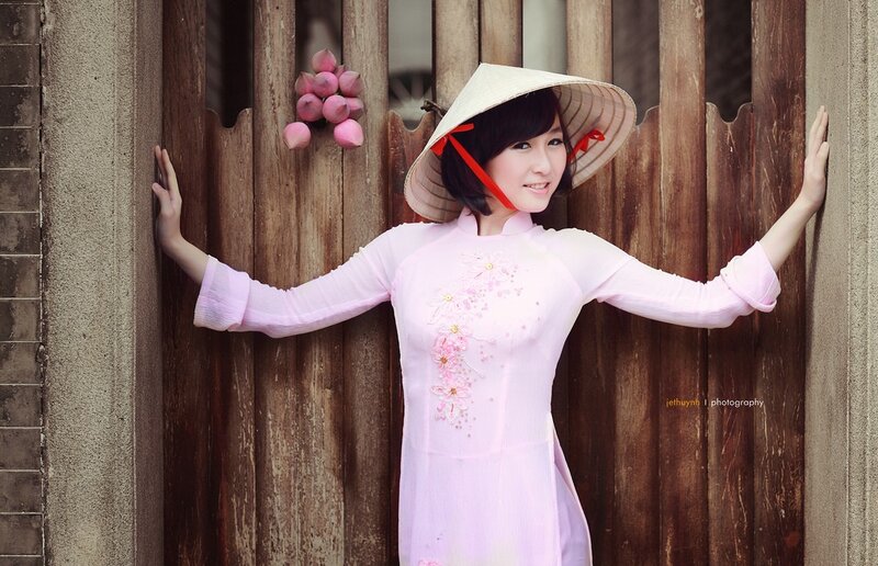 Woman in traditional Vietnamese dress