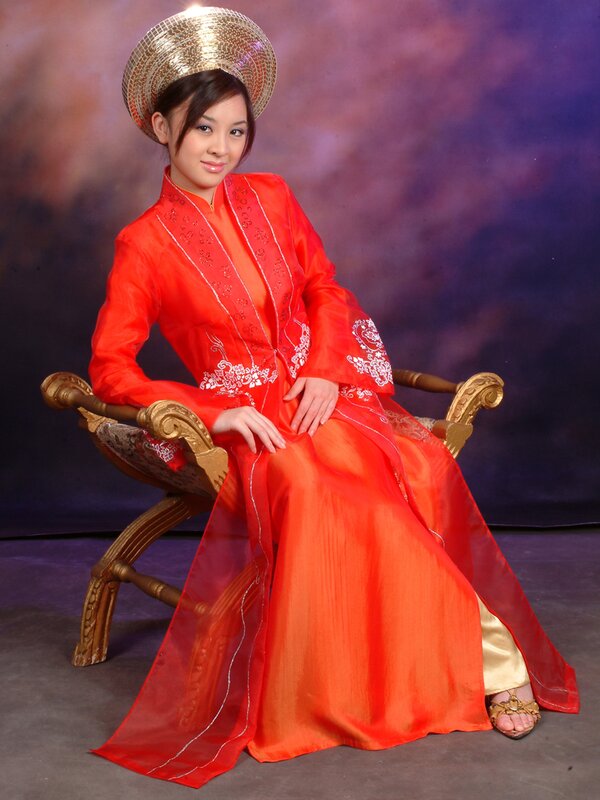 Woman in traditional Vietnamese dress