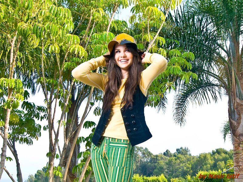 Woman in Tropical Setting — Green