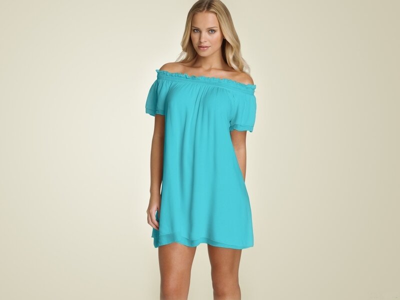 Woman in Turquoise Dress — Neutral