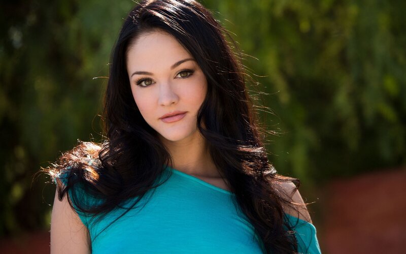 woman in turquoise top