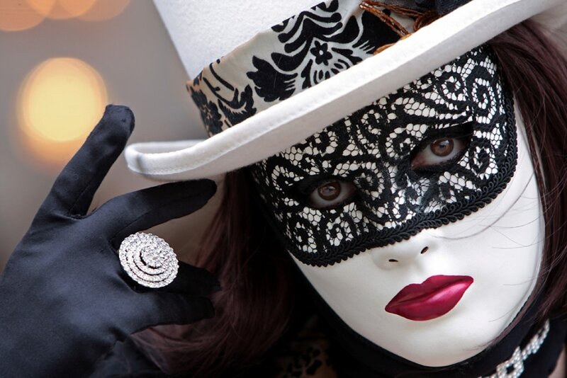 woman in venetian mask