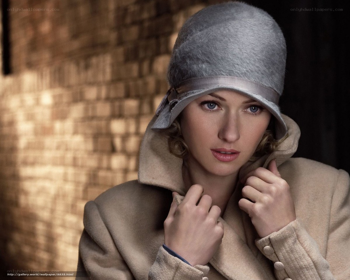 woman in vintage hat and coat