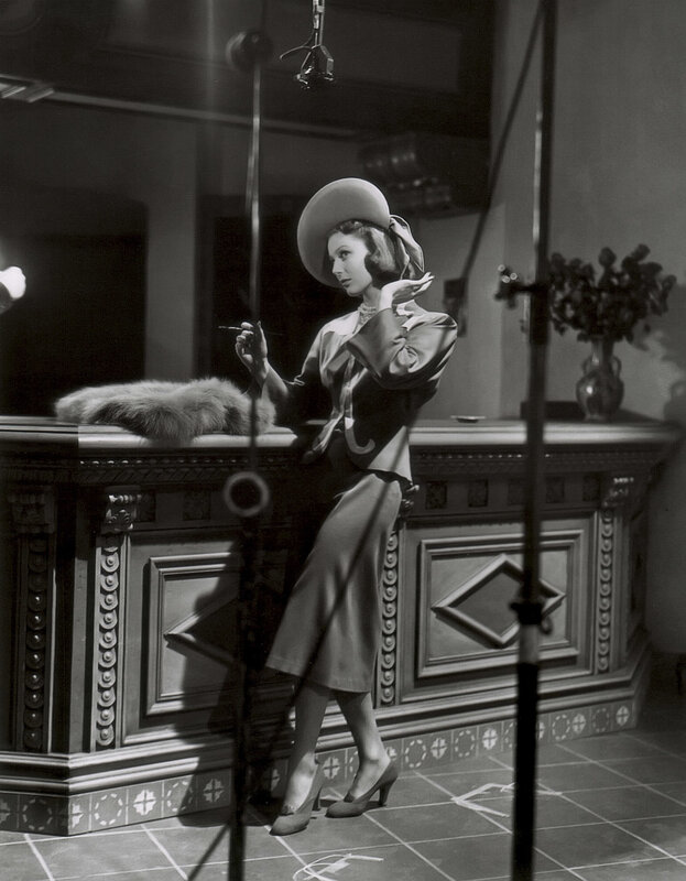 woman in vintage hat posing