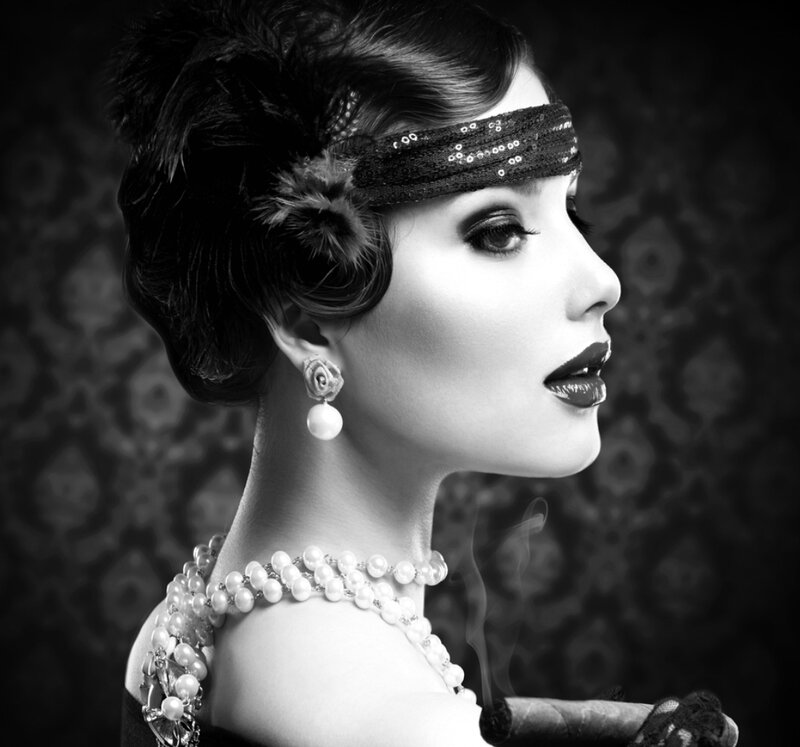 Woman in Vintage Style — Black