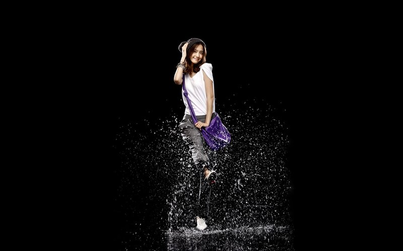 Woman in Water Splash — Black, Dynamic