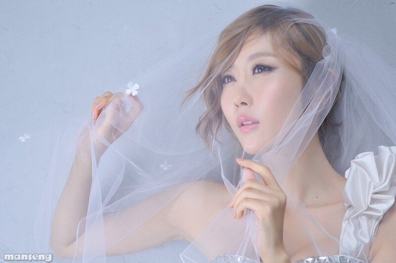 woman in wedding veil