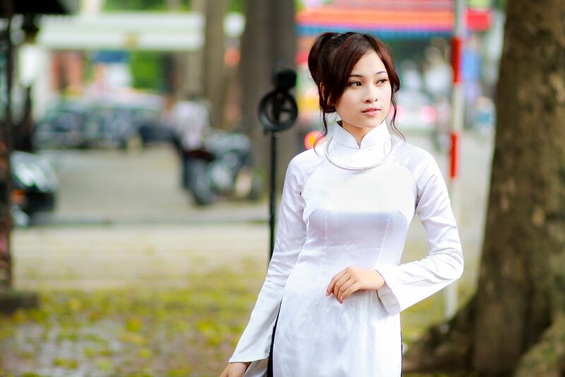 woman in white ao dai