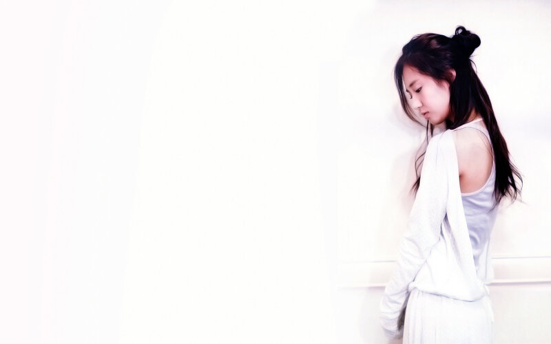 woman in white clothing