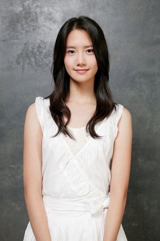 woman in white dress