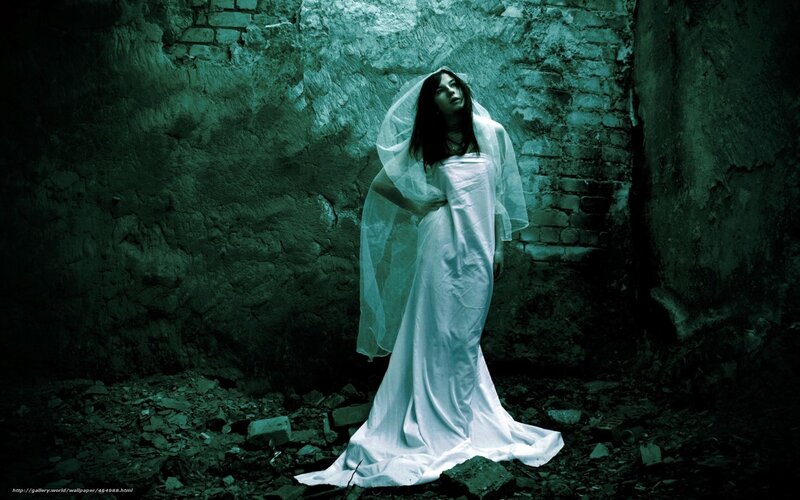 woman in white dress