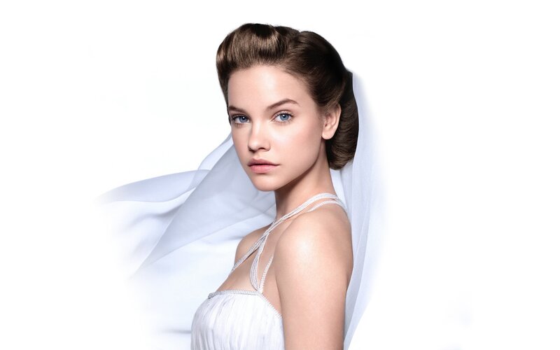 woman in white dress