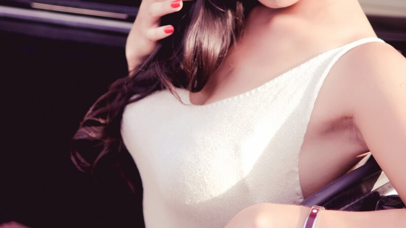 woman in white dress