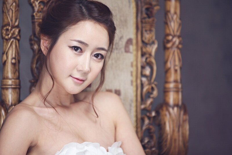 woman in white dress