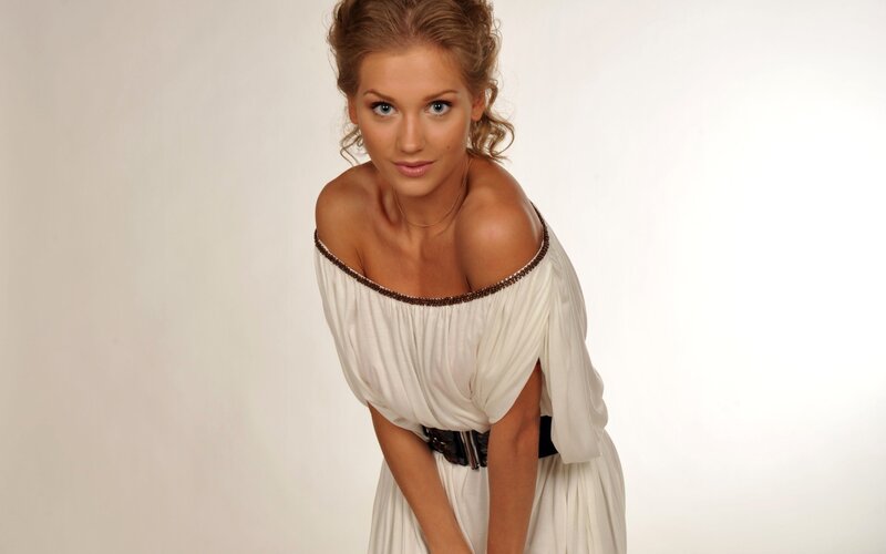 woman in white dress