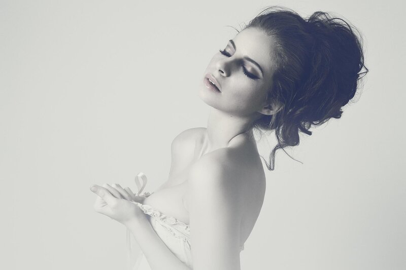 woman in white dress