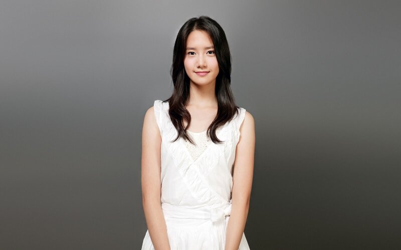 woman in white dress