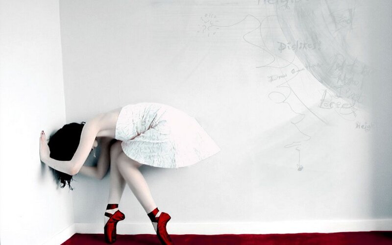 woman in white dress and red shoes