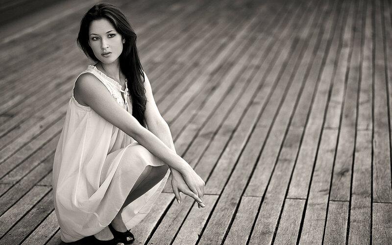 Woman in White Dress — Black