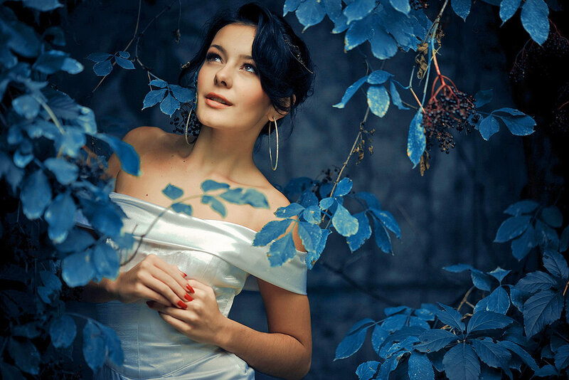 Woman in White Dress — Blue