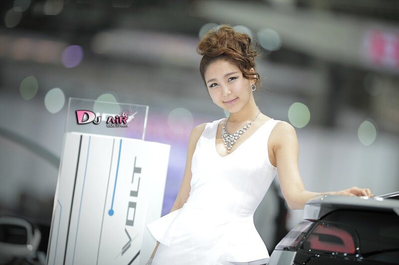 Woman in White Dress — Professional, Photograph