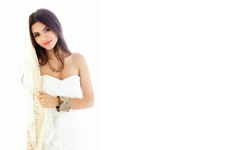 Woman in White Dress — Serene, Necklace
