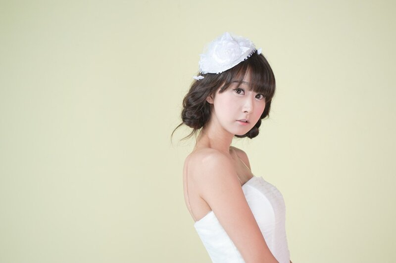 woman in white dress with flower hat