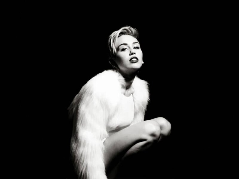 Woman in White Fur Coat — Black