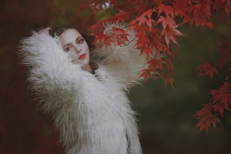 Woman in White Fur Coat — Dramatic, Autumn