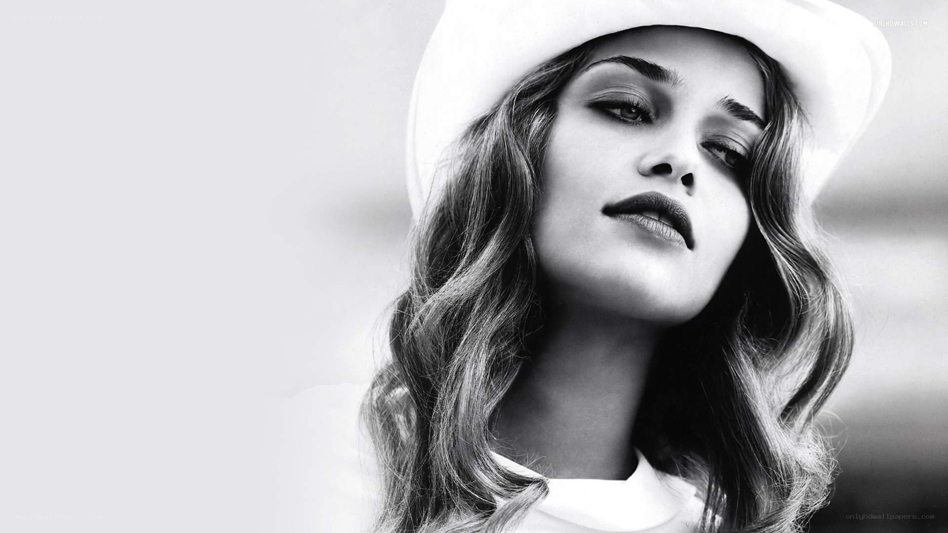 woman in white hat portrait