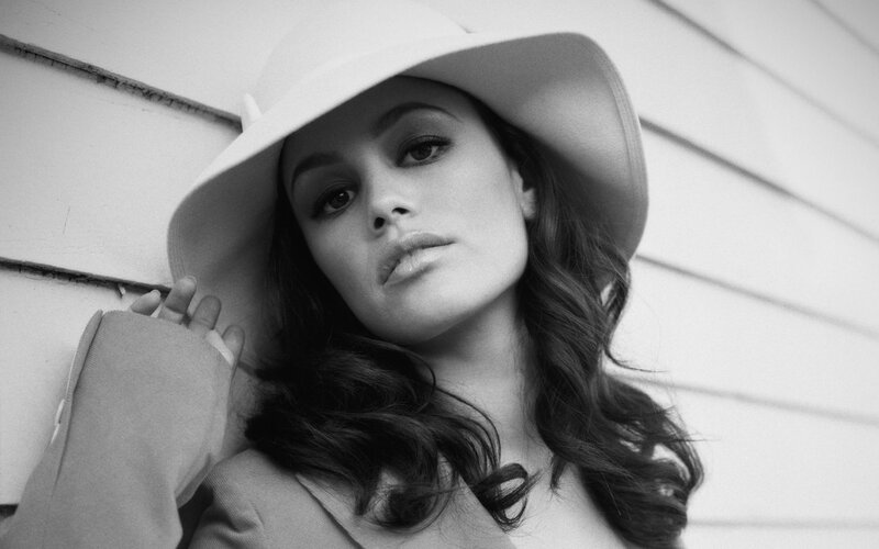 woman in white hat portrait