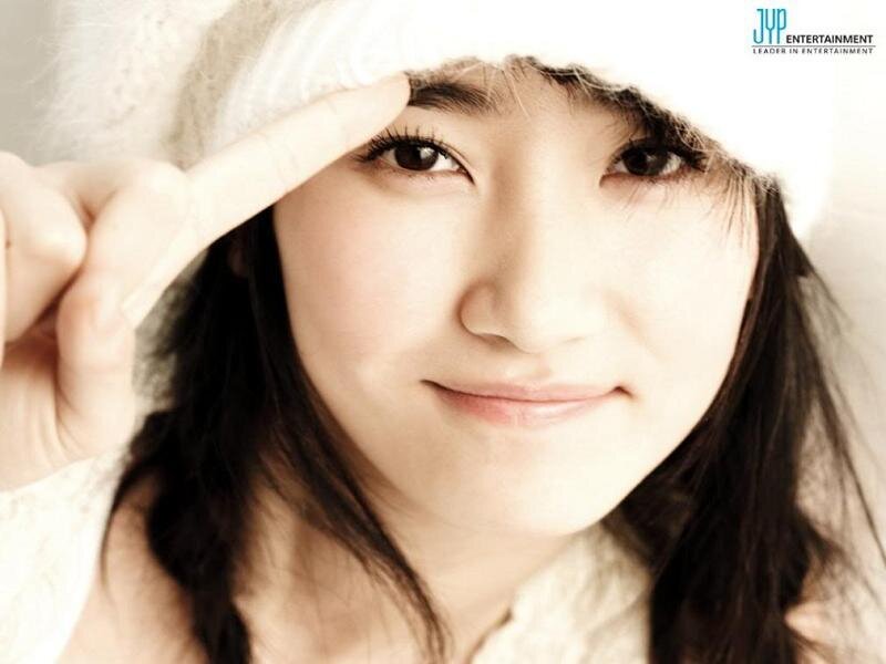 woman in white hat smiling