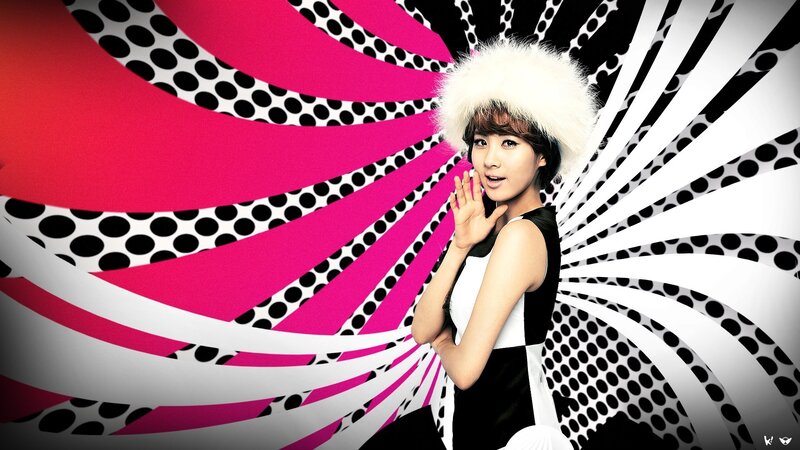 woman in white hat with polka dot background