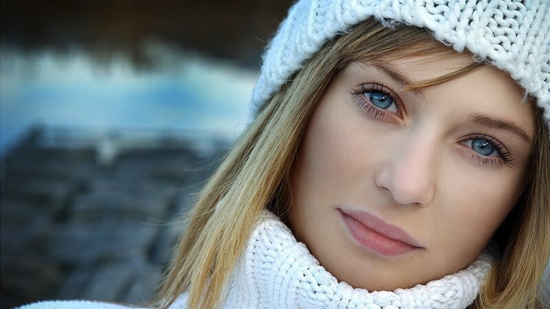woman in white knit hat