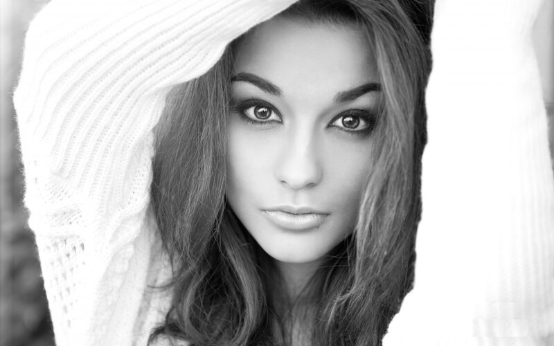 woman in white knit hat