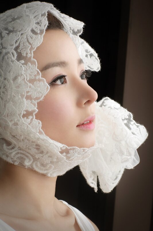woman in white lace bonnet