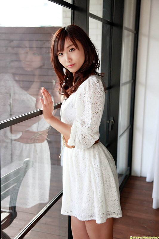 woman in white lace dress