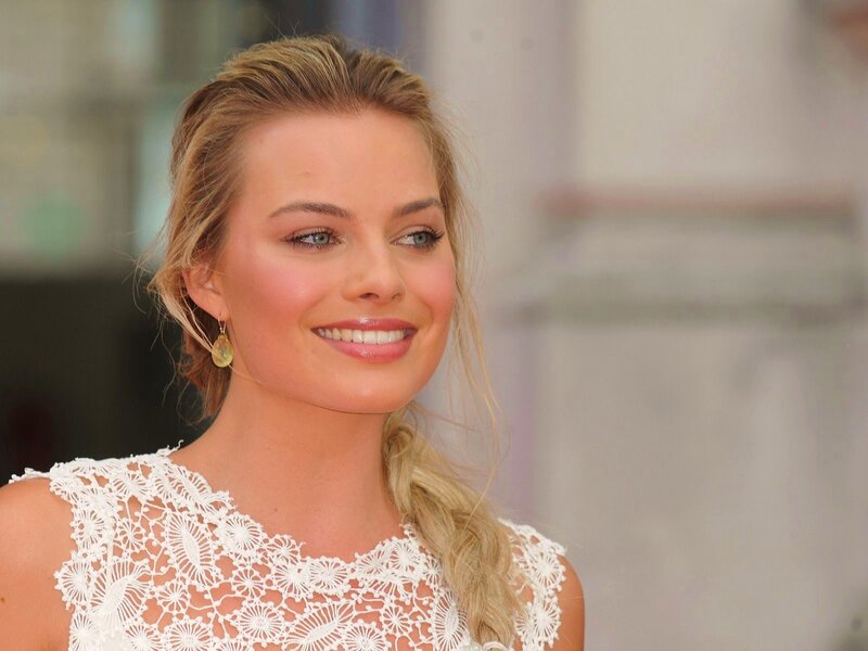 woman in white lace dress