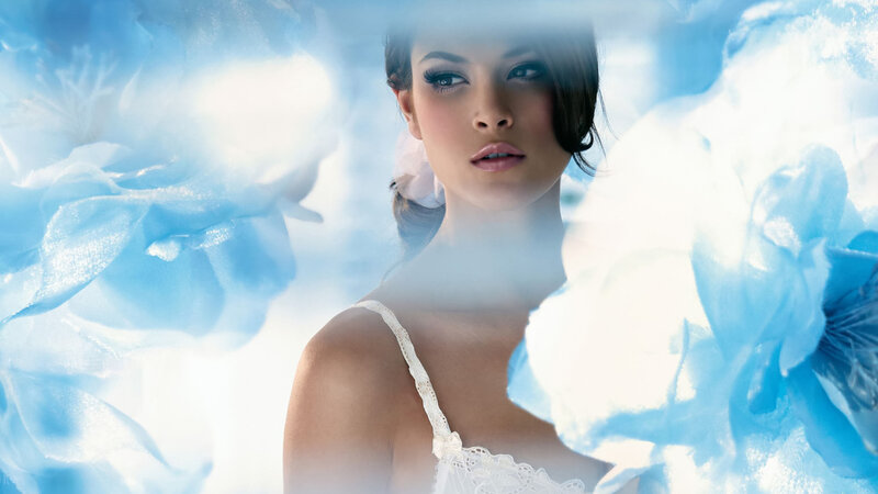 woman in white lace dress