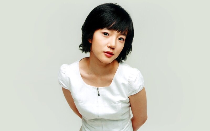 woman in white shirt