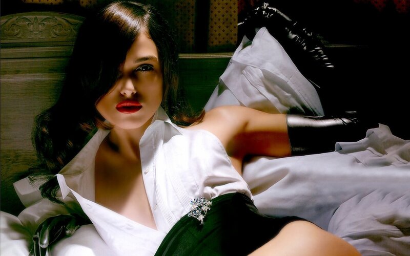 woman in white shirt and black gloves