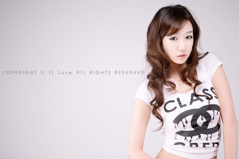 woman in white t-shirt