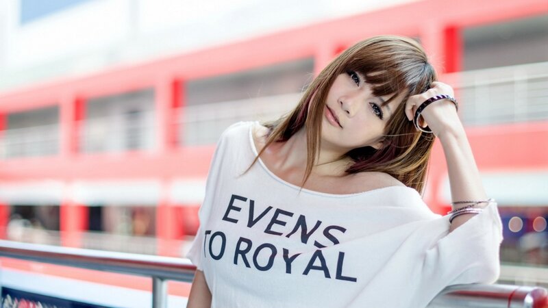 woman in white t-shirt