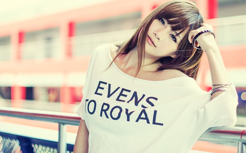 woman in white t-shirt