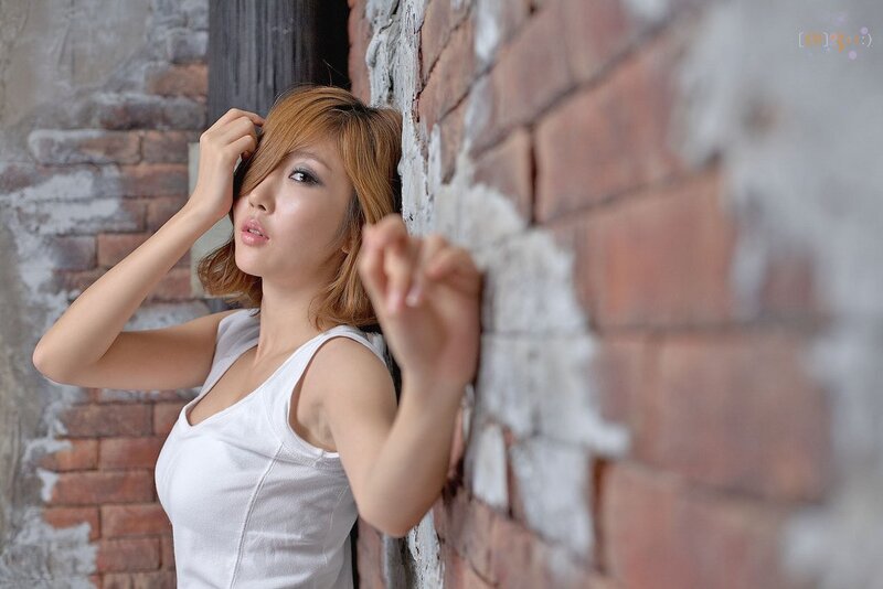 woman in white tank top