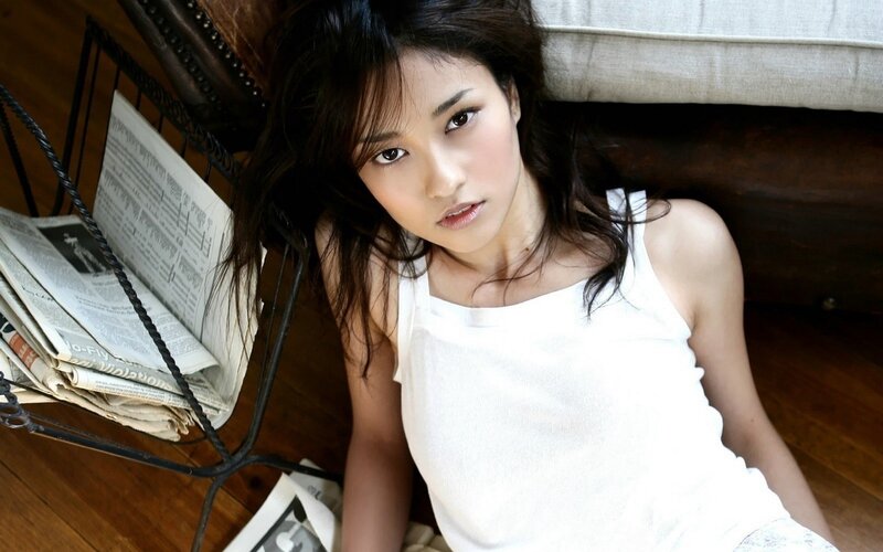 woman in white tank top